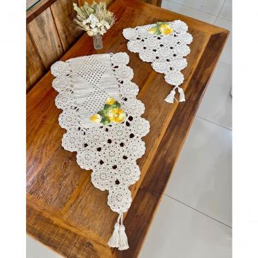 Imagem de Caminho de Mesa Crochê Artesanal com Flores em Barbante 100% Algodão 1,65MX45CM Amarelo