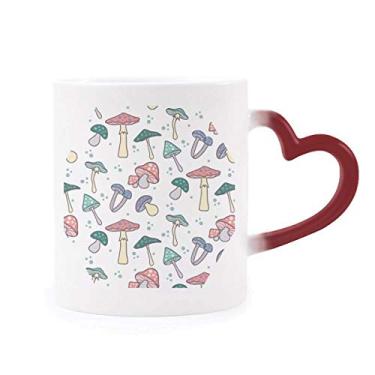 Imagem de Linda caneca sensível ao calor com ilustração de cogumelo rosa azul com mudança de cor vermelha