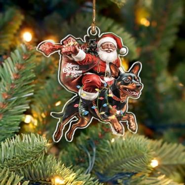 Imagem de BEETHIS Enfeites de Natal Pinscher em miniatura engraçados de Papai Noel 2025 – Decoração 2D plana de acrílico para pendurar carro de Papai Noel e cachorro – Hilário para amantes de cães – Decoração