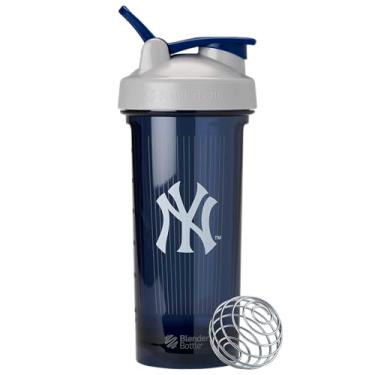 Imagem de BlenderBottle Garrafa coqueteleira Pro Series perfeita para shakes de proteína e pré-treino, 800 ml, cinza/azul (New York Yankees)