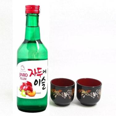 Imagem de 01 Bebida Alcoólica Soju Coreano com Sabor (Morango, Pêssego, Uva, Toranja, Yogurt, Ameixa, Blueberry) + 02 Copo Guinomi (Copo Flor de Sakura, Ameixa)