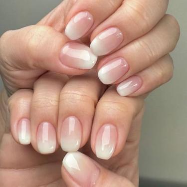 Imagem de Kit de unhas postiças curtas quadradas ombré nude rosa branco conjunto de unhas falsas cobertura completa cola acrílica falsa em bastão para mulheres 24 peças