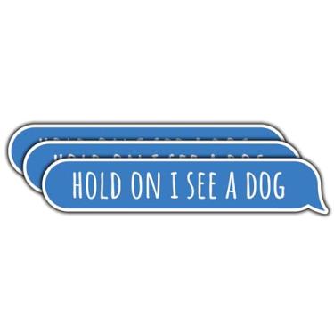 Imagem de (3 peças) Adesivo Hold On I See A Dog com citação engraçada, decalques de meme, adesivo de vinil à prova d'água para livros, laptops, telefone, garrafas de água, copo Kindle de 7,6 cm