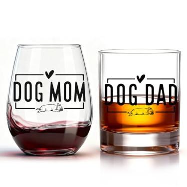 Imagem de ELERGIFTS Conjunto de copos de uísque Dog Mom Wine Cup e Dog Dad Whisky, pais amantes de cães, presentes para mãe e pai para Natal, aniversário do Dia das Mães, presentes engraçados para amantes de