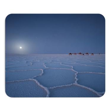 Imagem de Tapete de rato do deserto de sal com lua cheia e camelos ao anoitecer cena noturna silenciosa estilo fotografia para presente de escritório tapete de rato natural e místico, tapete de rato