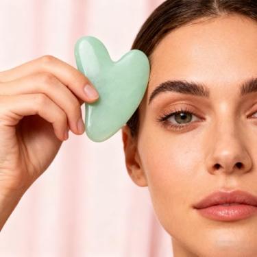 Imagem de Conjunto de ferramentas de massagem e gua facial de resina verde – Kit de cuidados com a pele redutor de inchaço e vermelhidão, presente de autocuidado para homens e mulheres