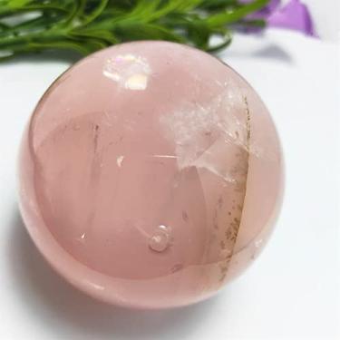 Imagem de URMIBDAI Decoração de casa cheia de textura, bola de cristal rosa de quartzo natural, bola de campo magnético, bola de pedras preciosas, decoração de casa, artesanato, presentes, cristal natural