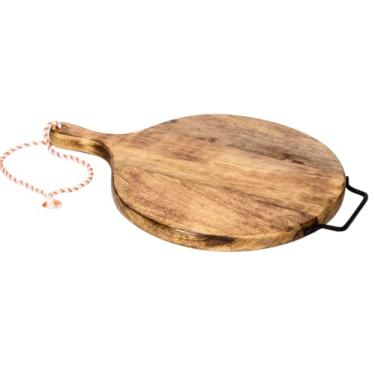 Imagem de Tábua de cortar redonda de madeira com alça e corda para pendurar, bandeja para servir pizza | 30 cm de diâmetro