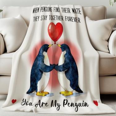 Imagem de GLOBLELAND Cobertor de pinguim para casal, 139 x 139 cm, balões de coração de amor, manta de flanela macia e aconchegante, cobertor lavável para casa, escritório, sala, cama, sofá, cadeira, presentes