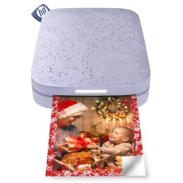 Imagem de HP Sprocket — Impressora fotográfica instantânea portátil de 5 x 7,6 cm (Lilac) impressa em papel Zink com suporte adesivo a partir do seu dispositivo iOS e Android.