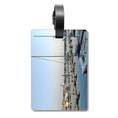 Imagem de Bolsa de viagem para fotografia de cais com etiqueta para cartão de bagagem