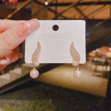 Imagem de Brinco Festa Feminino Delicado Pérola Strass Gota Luxo Pinge - anjo da