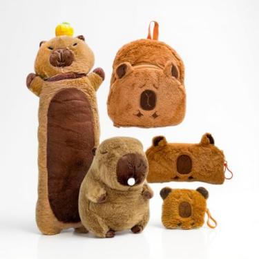 Imagem de Kit Capivara com 5 Itens da Marca Polibrinq - Capivara de Pelúcia + Almofada + Mochila + Estojo + Porta-Objetos