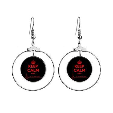 Imagem de Brincos Keep Calm vermelhos e pretos com citação de argola pendente, joia circular