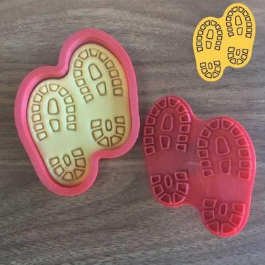 Imagem de Cortador Marcador Pegada Detetive Bota Sapato Botina - DOCE IMPRESSO, 