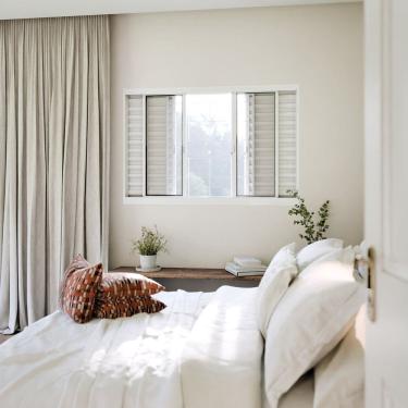 Imagem de Janela de Aço Veneziana 6 Folhas com Grade Quadrada e Fecho Embutido 120x150 Branco