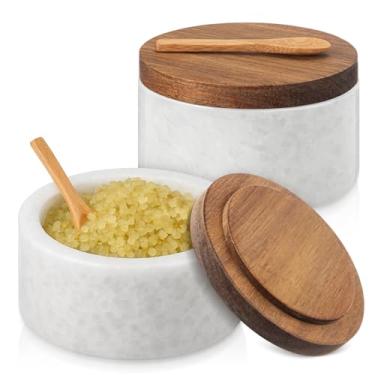 Imagem de Yiyiring Conjunto de 2 tigelas de sal e pimenta de mármore branco com tampa de madeira e colher, saleiro e pimenta de mármore, recipiente moderno e elegante para bancada de cozinha, mantém os temperos