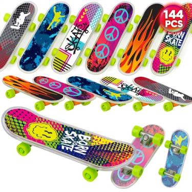 Imagem de ArtCreativity Mini skates de dedo para crianças, pacote a granel com 144, pranchas de dedo duráveis em designs variados, lembrancinhas de festa de skate de dedo de 5 cm, enchimentos de bolsas, enchimentos de meias