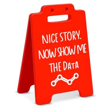 Imagem de Placa decorativa engraçada de escritório sarcástica presentes para chefes líderes colegas de trabalho Nice Story Now Show Me the Data Sign Cubículo Decorações de mesa de trabalho