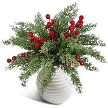 Imagem de 60 ramos de pinheiro artificiais de Natal com hastes de frutas vermelhas, raminhos de cedro perene falso de 26,7 cm, galhos de folhas falsas, agulhas de pinheiro, palhetas para guirlanda de Natal