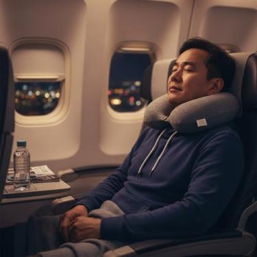 Imagem de Almofada de Pescoço para Adulto – Suporte Ergonômico para Viagem e Relaxamento – Leve, Lavável e Compacta (Cinza Mescla)