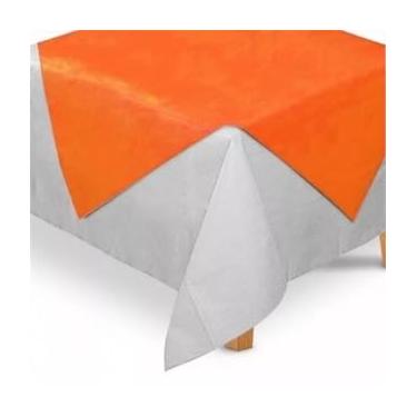 Imagem de Kit 10 Toalhas de mesa festa TNT 1x1m + 10 Cobre Manchas 70x70cm - Para Decoração De Festas, casamentos(Branco c/Laranja,10 Toalhas + 10 Cobre Manchas)