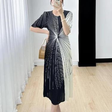 Imagem de Vestido Plissado Preto E Branco Feminino Com Decote Redondo E Mangas C