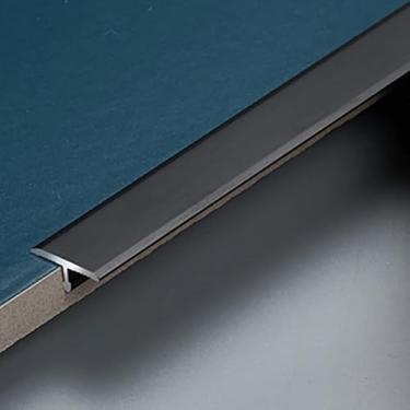 Imagem de Rampa de entrada para caminhantes de faixa de transição de piso, faixa de limite de carpete e madeira, tiras de transição de costuras de piso de alumínio, piso de porta interna/acabamento de