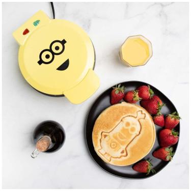 Imagem de Máquina de Waffle, Tema Minions Kevin com Revestimento Antiaderente, 110V 900W, Uncanny Brands, Amarela
