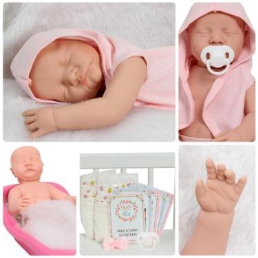 Imagem de Boneca Reborn Lívia Corpo de Silicone Roupão Kit Acessórios - Cegonha 