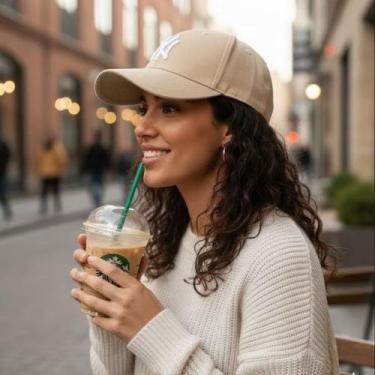 Imagem de Boné Bege com Com Bordado Branco Regulagem de Tamanho Casual Esportivo