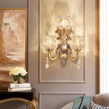 Imagem de Luminária de parede de cristal de luxo europeia, moderna, com LED, para decoração de sala de estar, quarto, escritório, quarto modelo, hotel, casa de campo, corredor (YH 3 luzes, 1 unidade)