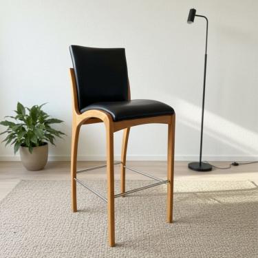 Imagem de Banqueta Aura Alta Madeira Maciça E Courino Preto Design Moderno Conforto Com Apoio Para Pés Mobília Decor