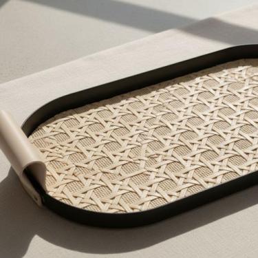 Imagem de Bandeja de Decoração em Metal e Couro Retangular de Mesa Luxo Bege Ter