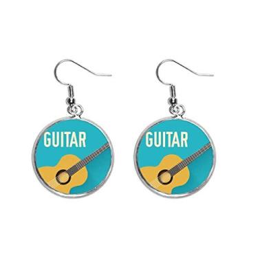 Imagem de Brinco feminino com pingente de guitarra musical ilustrado com padrão azul e prata
