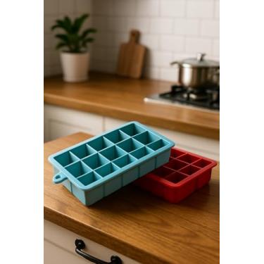 Imagem de Forma de Gelo em Silicone, 15 Cubos Grandes de 30ml, Flexível e Antiaderente, Azul e Vermelho