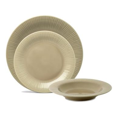 Imagem de Jogo de jantar em porcelana de alta qualidade da marca japonesa Noritake. Composto por 18 peças, sendo 6 pratos rasos, 6 pratos fundos e 6 pratos de sobremesa.