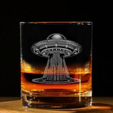 Imagem de Copo de uísque gravado vintage Ufo Alien - Presente com tema alienígena - Presentes de aniversário exclusivos para amigos e familiares - Presente para amantes de OVNIs - Vidro vintage antigo