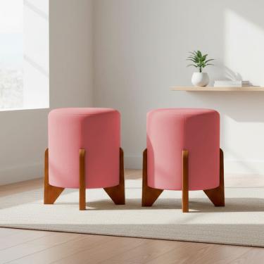 Imagem de Kit 2 Puffs Decorativos Eloah Redondo Assento Extra para Sala Quarto Suede Cores Pufe com Pés de Madeira