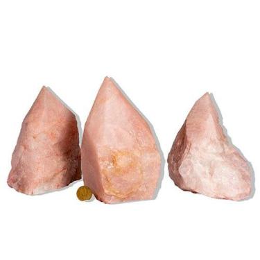 Imagem de 05 Cristal Rosa Pedra Pé Serrado 1 a 1,5Kg 10 a 15cm Tipo B - Cristais