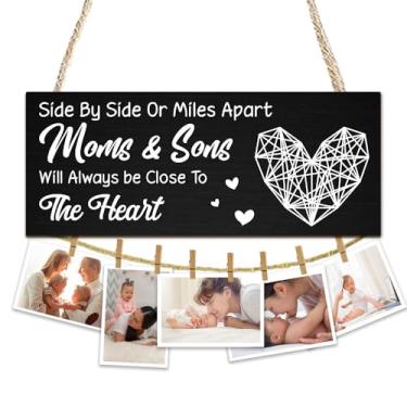 Imagem de Moldura de madeira para pendurar fotos Mom Gifts - Moms & Sons Will Always Be Close to The Heart - Decoração de quadro com 8 clipes para parede de casa - Presente de Dia das Mães, aniversário (preto