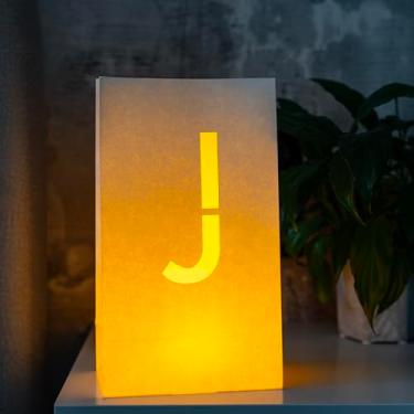 Imagem de WYMM Letra J iluminada - Bolsas luminosas perfeitas para faixa personalizada de feliz aniversário, decorações de propostas, decorações de festa de noivado e faixa de parabéns para o seu ente querido