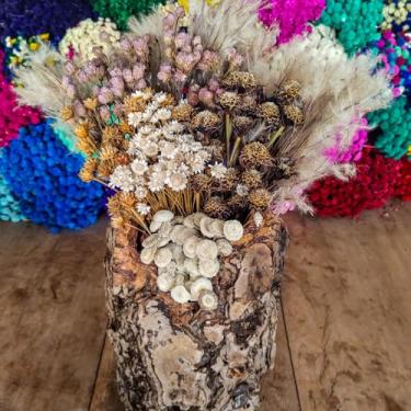 Imagem de Tronco Decorativo Rústico com Flores Sempre Vivas, 25 cm, Casca Natural, Arranjo Artesanal para Decoração (TRONCO-17)