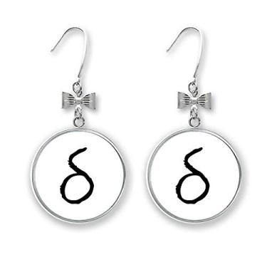 Imagem de Brinco de argola com silhueta preta Delte do alfabeto grego com gancho perfurado