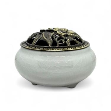 Imagem de Turíbulo Incensário de Mesa em Cerâmica Branco Detalhado 8cm