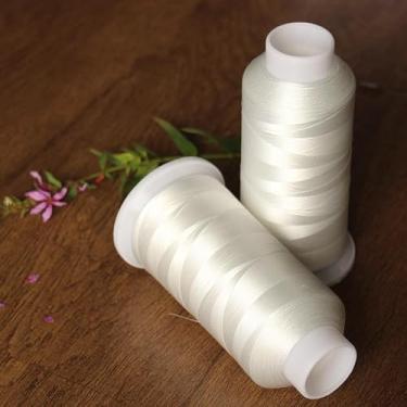 Imagem de Linha de bordar carretel único enorme 4000 m cada fio de máquina de bordado de poliéster 40WT para máquinas comerciais e domésticas - branco