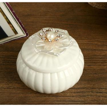 Imagem de Mini Porta Jóias de Porcelana Elegante com Tampa Floral e Toque Delicado