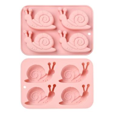 Imagem de KitBead 2 peças moldes fofos de silicone para caracol inseto animal moldes de fundição de resina de desenho animado para assar velas de chocolate, sabonetes, decorações artesanais