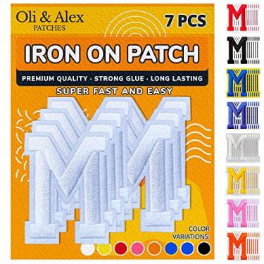 Imagem de Oli and Alex Iron On Letters 6 cm - 7 peças de adesivos M branco letras para roupas - Super cola - sem necessidade de costura - Alfabeto bordado futebol time escola universidade - branco, M