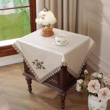 Imagem de Toalha de mesa de cabeceira quadrada pequena toalha de cabeceira pano de cor sólida toalha de mesa lateral bordada floral 3D com tecido de cetim macramê para decoração de quarto, cômoda, mesa, bege